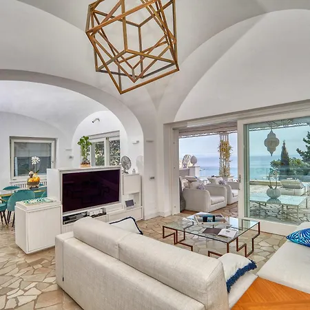 Nicole By My Collection Vila Capri