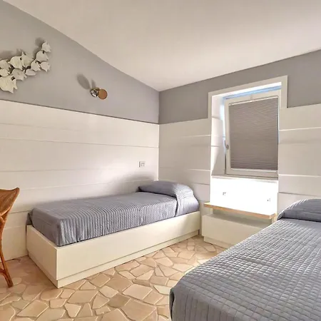 Nicole By My Collection Capri