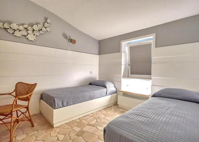 Nicole By My Collection Capri